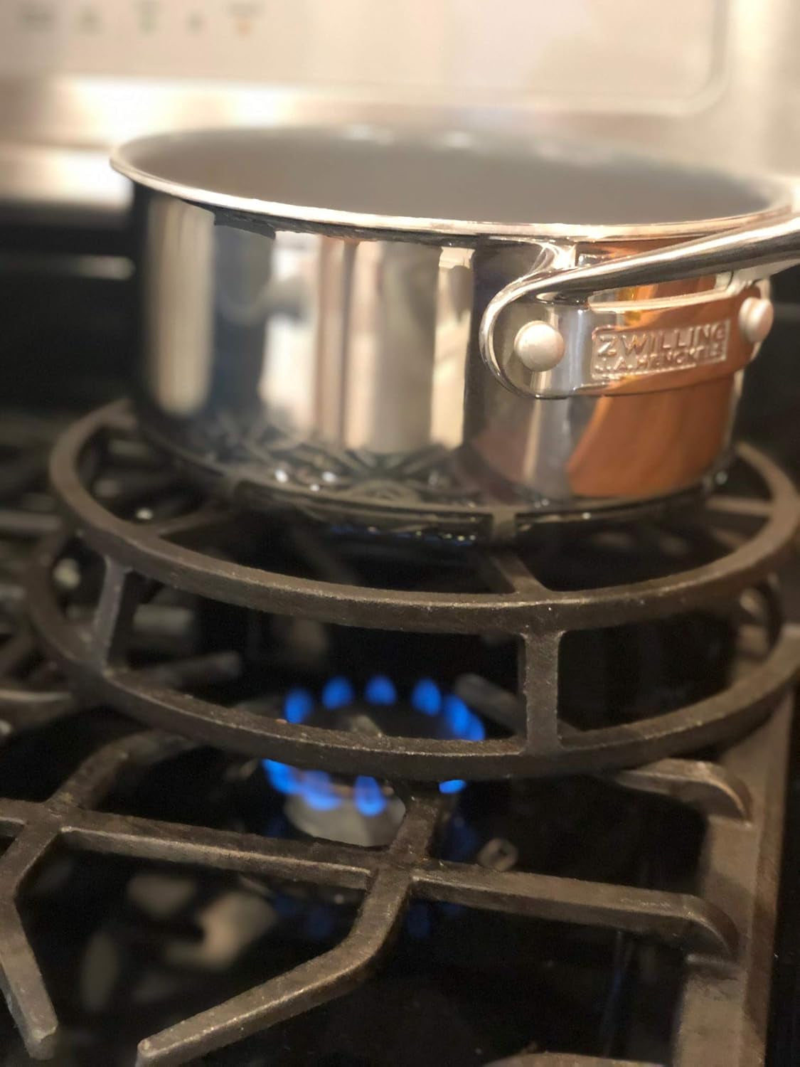 CAST IRON COOKWARE, STOVE TOP HEAT DIFFUSER, TEMPERATURE CONTROL, PARTIAL FLAME GUARD