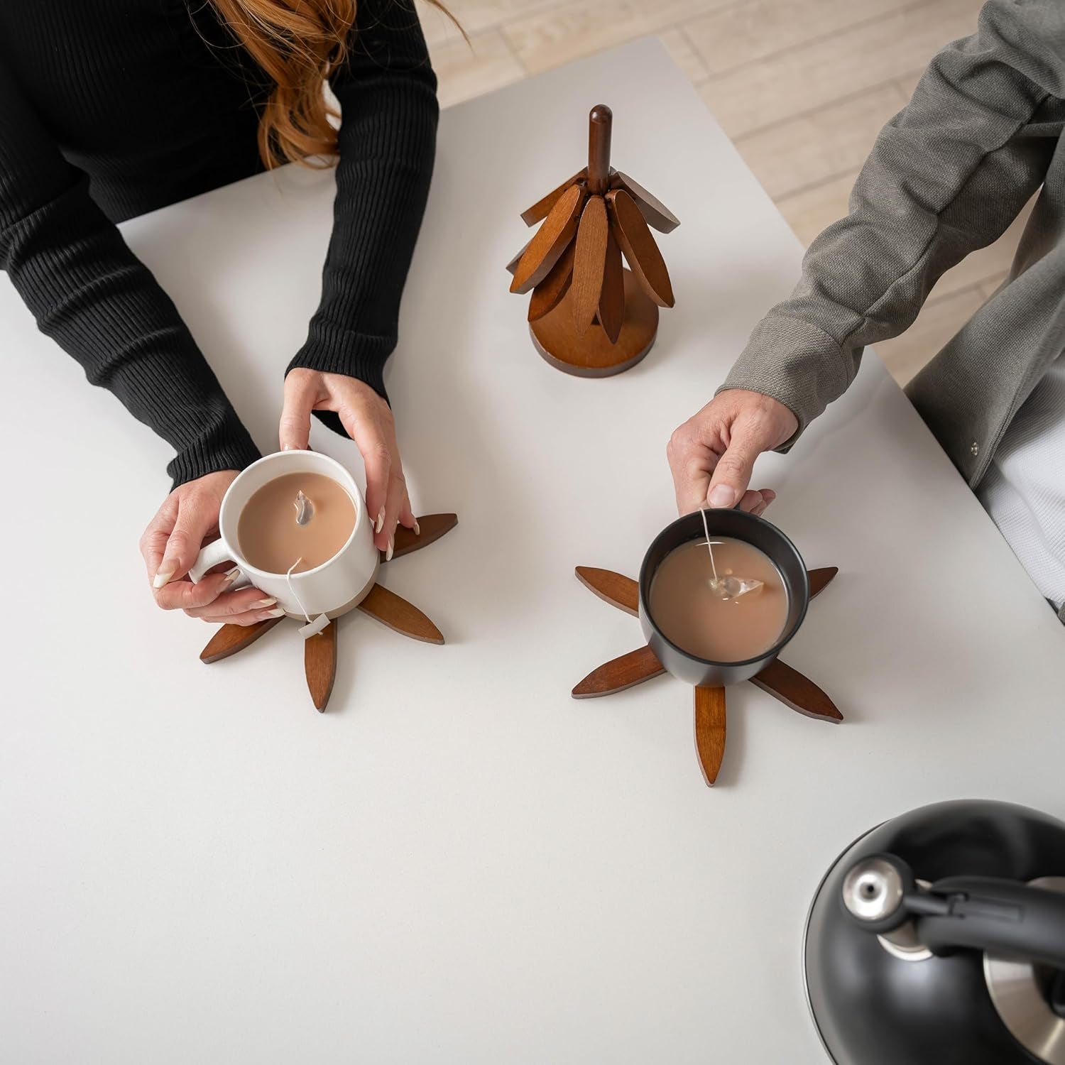 Wooden Trivets for Hot Dishes – Tree Trivet Set with 4 Foldable Wooden Trivets & 1 Stand, Heat-Resistant, Space-Saving Trivet Tree for Pots, Bowls & Teapots (Walnut)