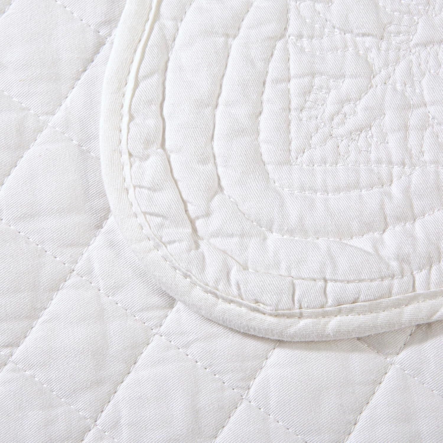 Quilted Cotton Placemats Set of 4 with Matching Napkins – Seasonal Table Linen Collection, Warm Ivory (All Season Base)