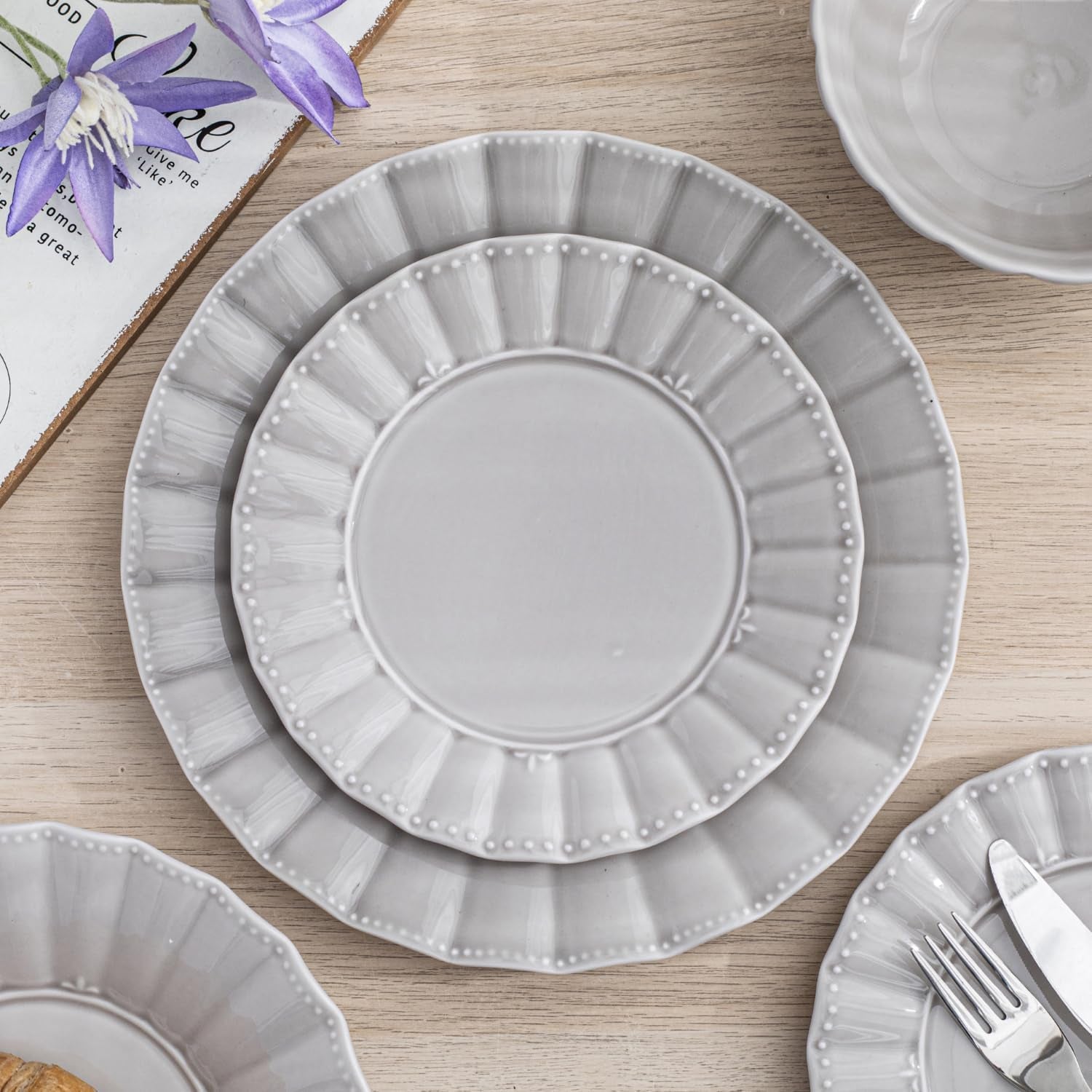 HOMBENE Dinnerware Set, 12 Piece Plates and Bowls Sets for 4, Ceramic Modern Dish Set for Party, Porcelain Dish Set, House Gift, Microwavable Safe, Light Grey